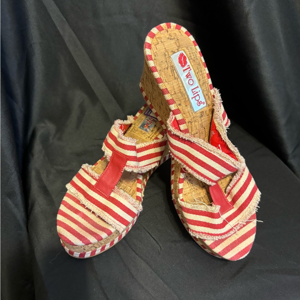 Red & Cream Two Lips Platform Shoes